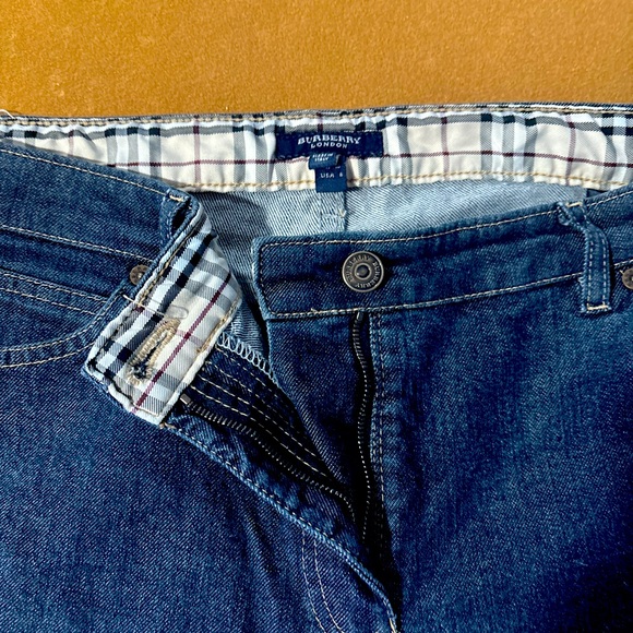 BRAND NEW Burberry Jeans SIZE 30 light blue. NEVER WORN.